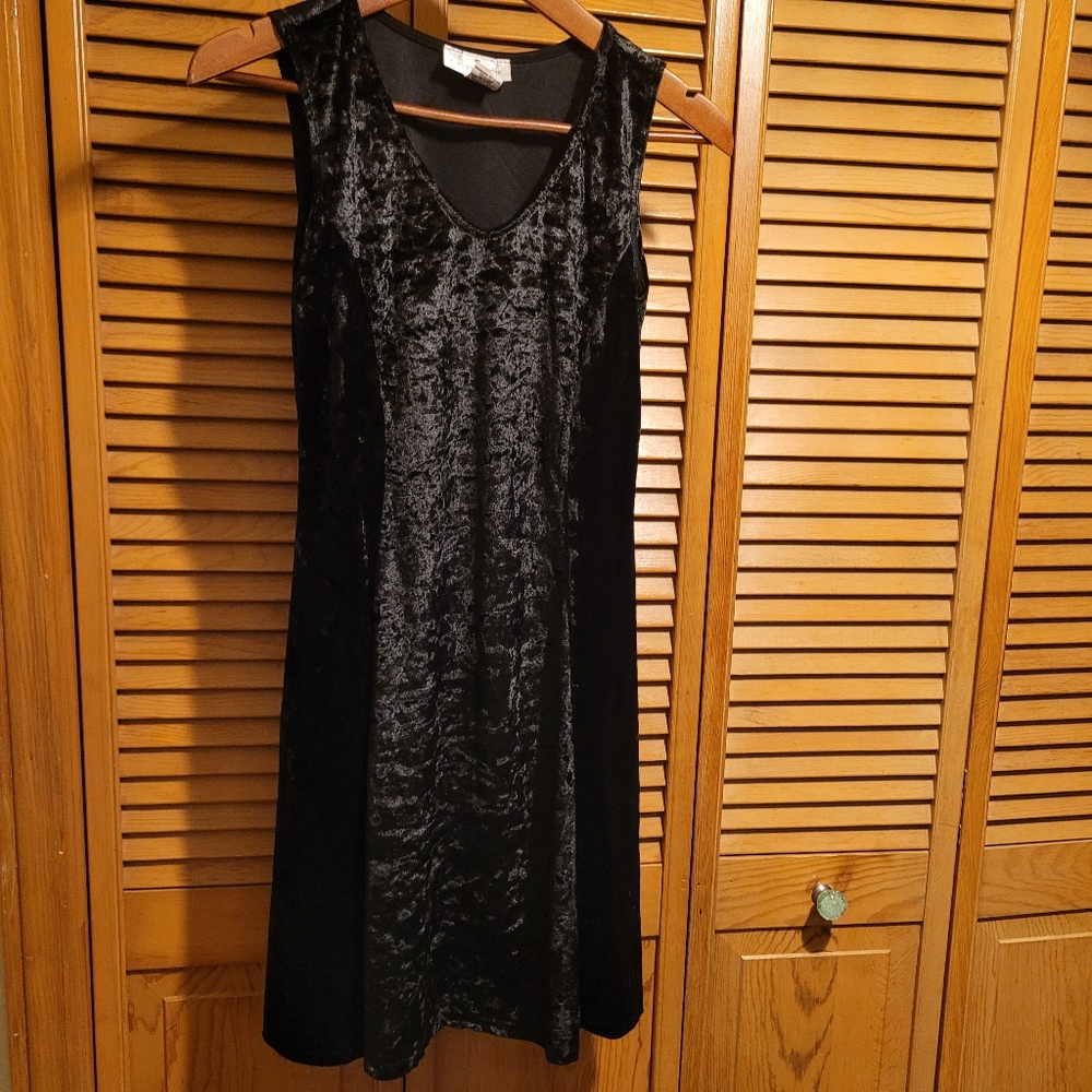 Lauren Taylor Black Velvet Dress
